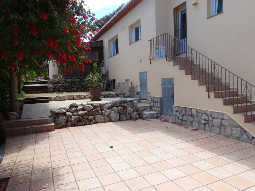 Appartamento in villa in zona residenziale - Image 1