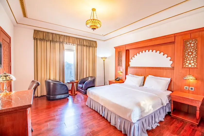 Platinum Hotel - Image 1