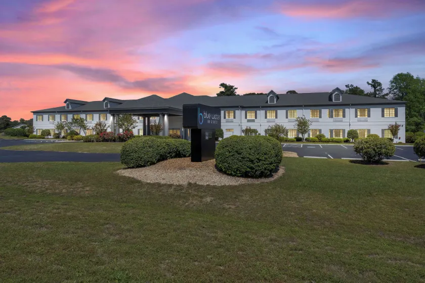 Blue Water Inn & Suites BW Signature Collection - Image 1