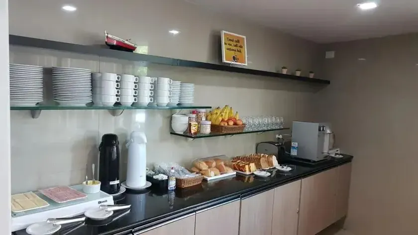 Hotel Enseada Aeroporto - Image 1
