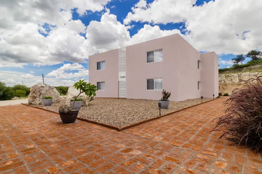 Pedernal Hotel - Image 1