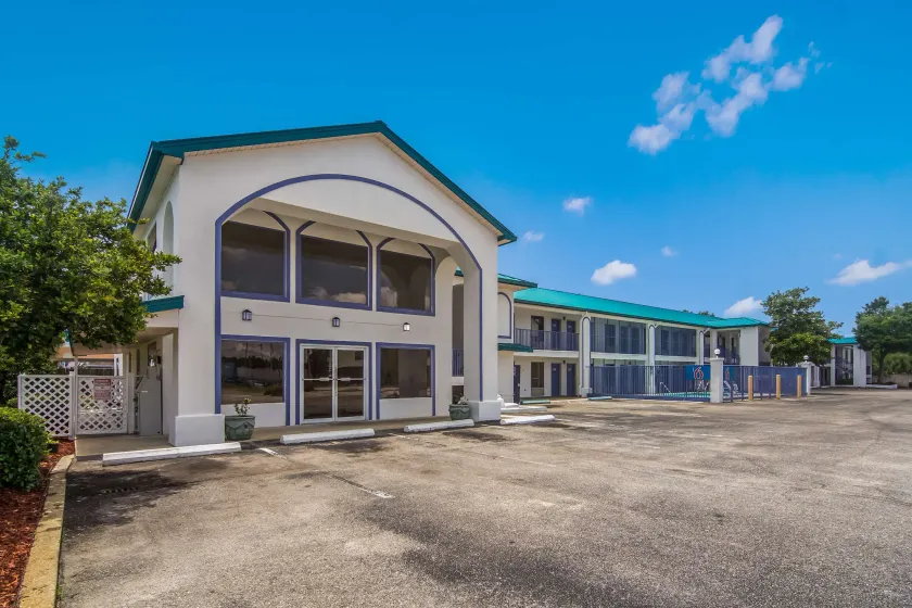 Motel 6 Pensacola, FL - NAS - Image 1