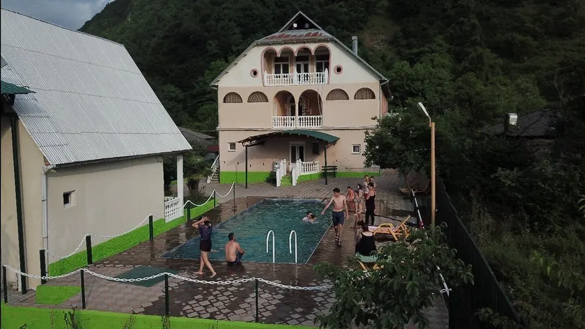 Hotel Canyon - Image 1