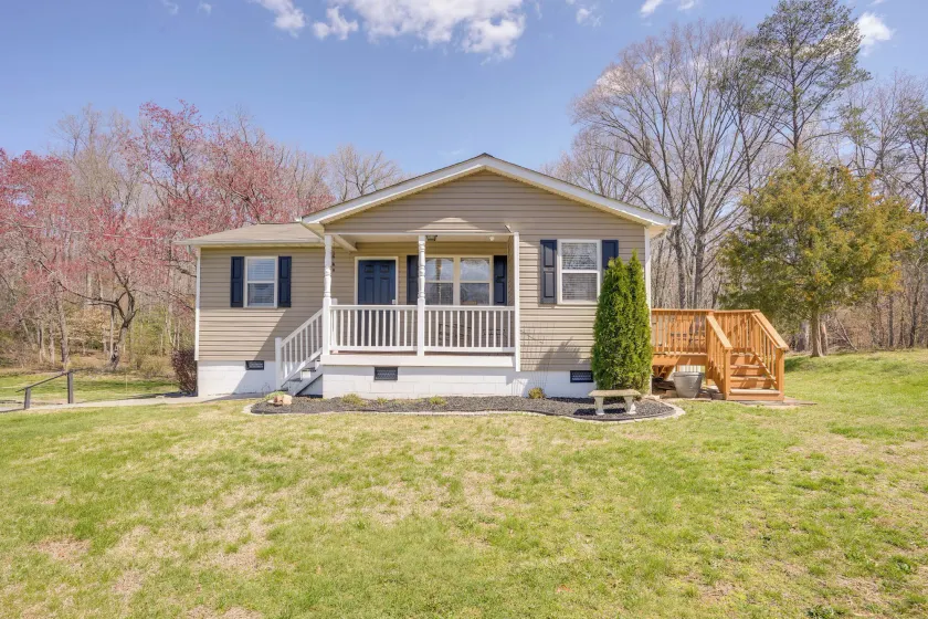 5 Mi to Dtwn Fredericksburg: Family Gem w/ Yard - Image 1