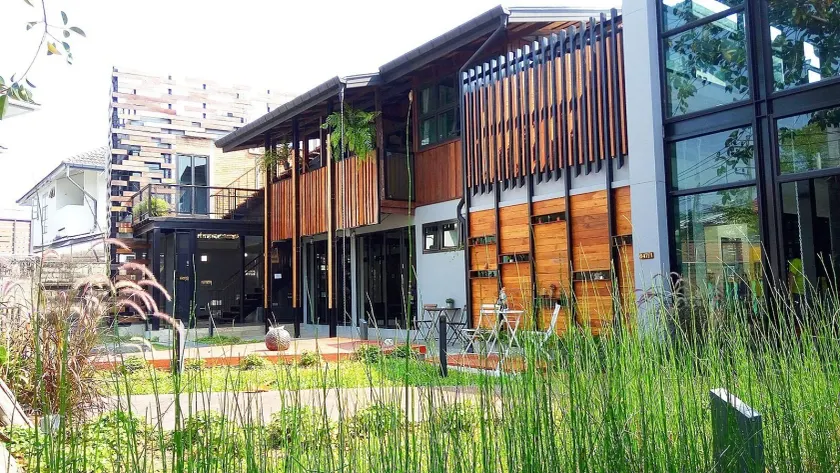 Baan Mai Kradan Hostel Chiang Rai - Image 1