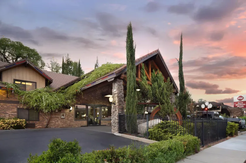 Best Western Plus Yosemite Gateway Inn - Image 1