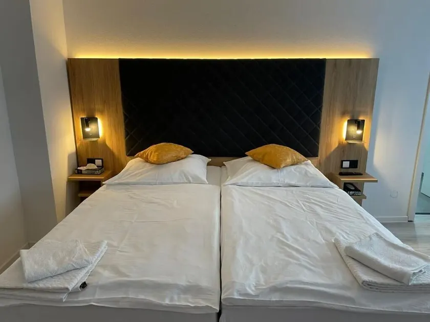 Hotel & Restaurant Bella Italia - Image 1