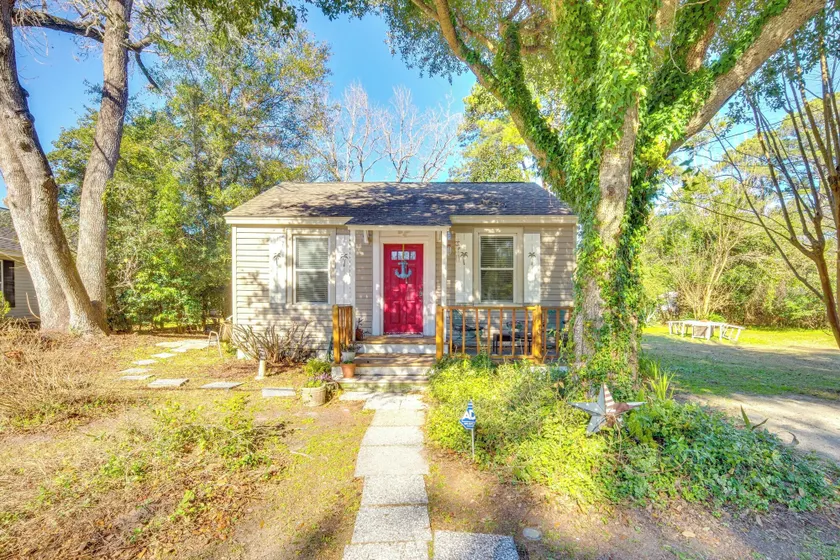 5 Mi to Downtown Beaufort: Pet-friendly Cottage! - Image 1