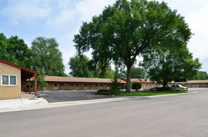 UBar Inn & Suites - Image 1