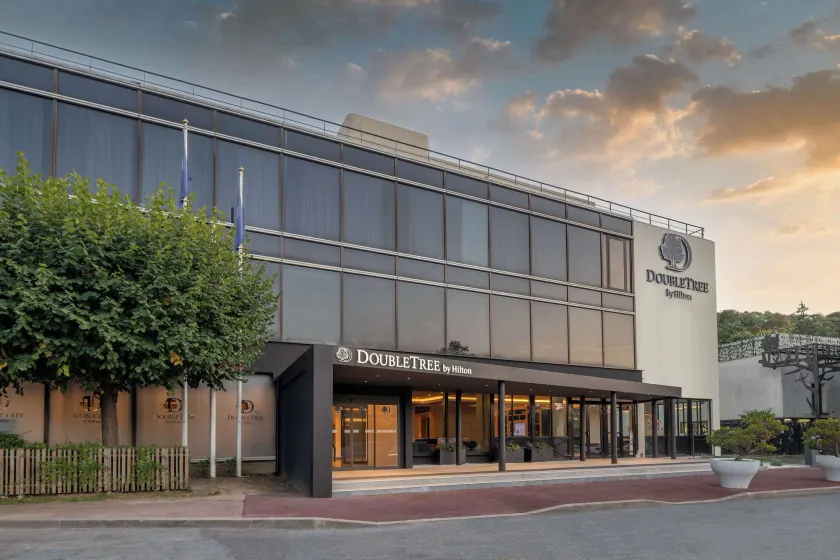 DoubleTree by Hilton Paris Bougival - Image 1