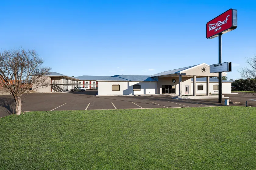 Red Roof Inn Nacogdoches - Image 1