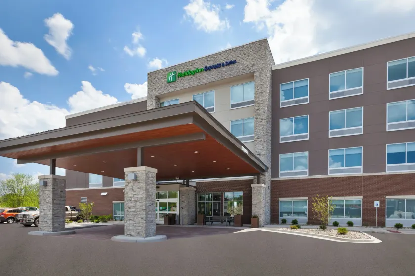 Holiday Inn Express & Suites - Grand Rapids Airport - South by IHG - Image 1