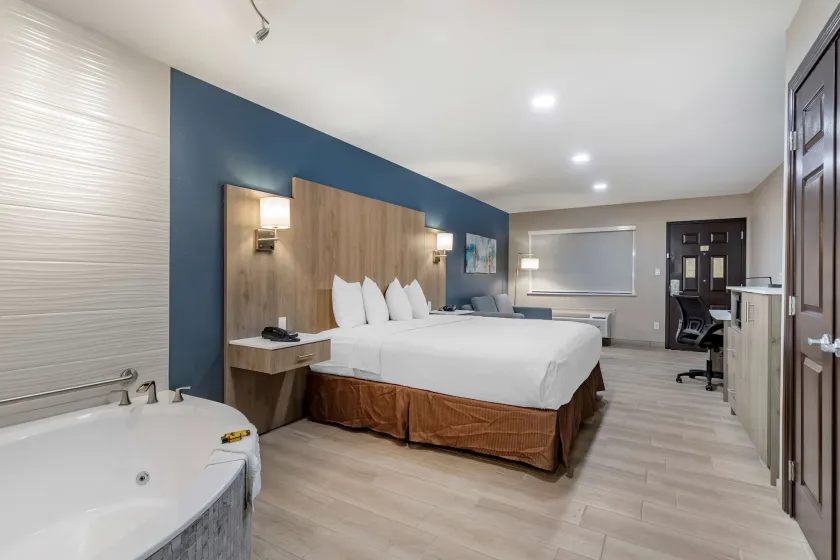 Best Western Plus Edinburg Inn & Suites - Image 1
