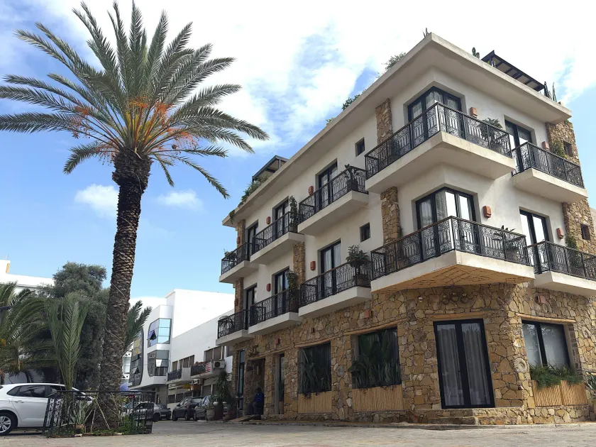 Palm Surf & Spa Hotel - Image 1