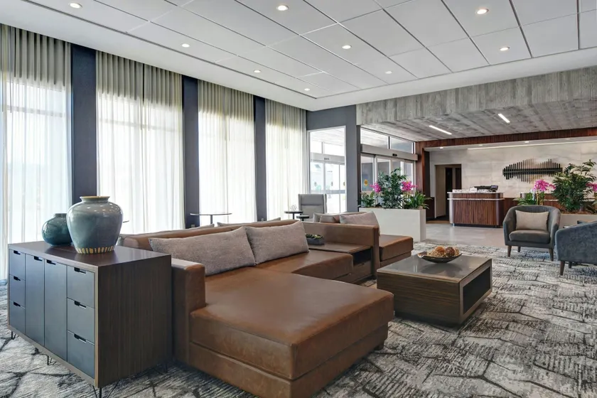 Courtyard by Marriott Hamilton - Image 1