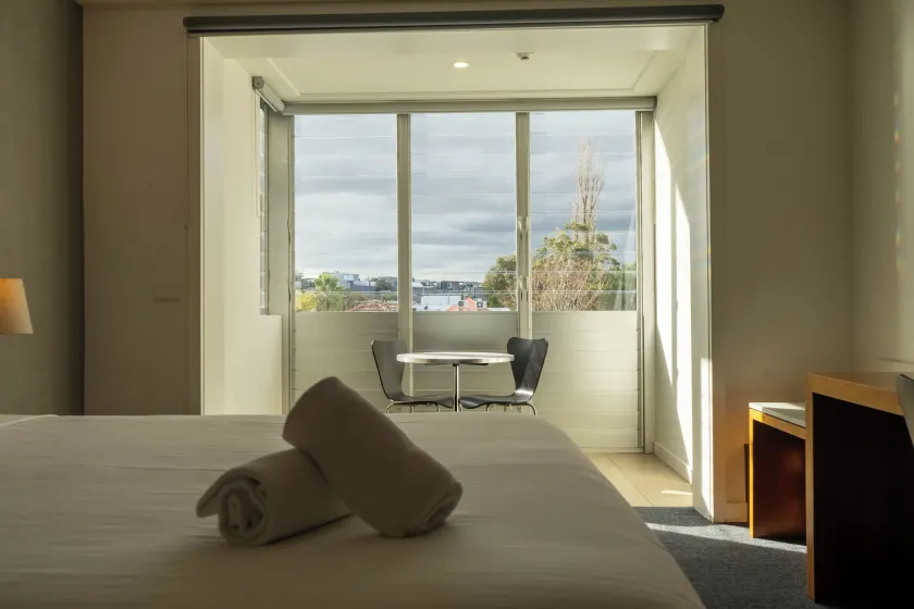 Cosmopolitan Hotel and Apartments - Image 1