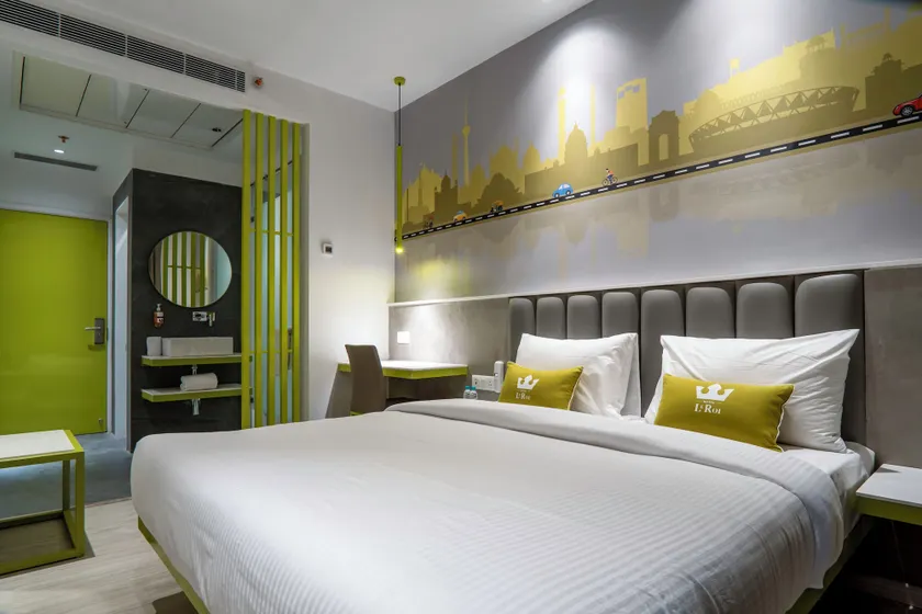 Hotel Le Roi Express Karol Bagh - Image 1