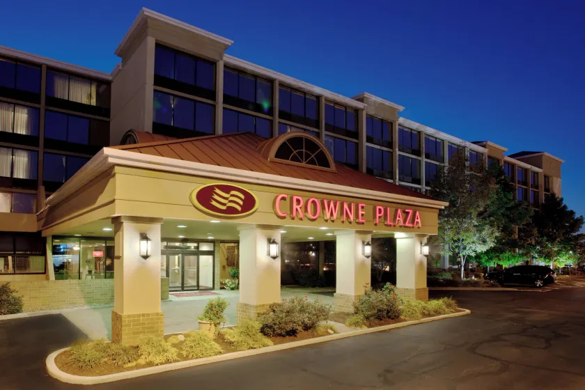 Crowne Plaza Cleveland Airport - Image 1