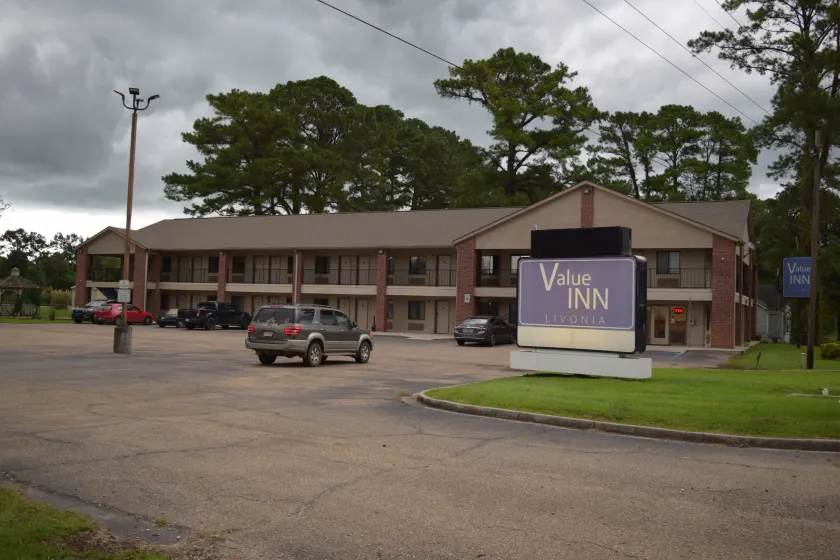Value Inn - Livonia - Image 1