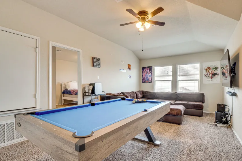 Cozy & Family-friendly 2-story Home - Image 1