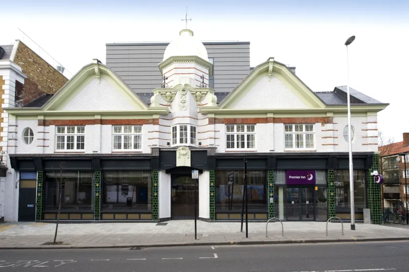 Premier Inn London Clapham - Image 1