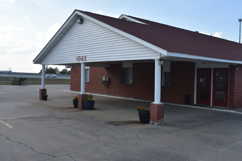 Royal Inn - Image 1