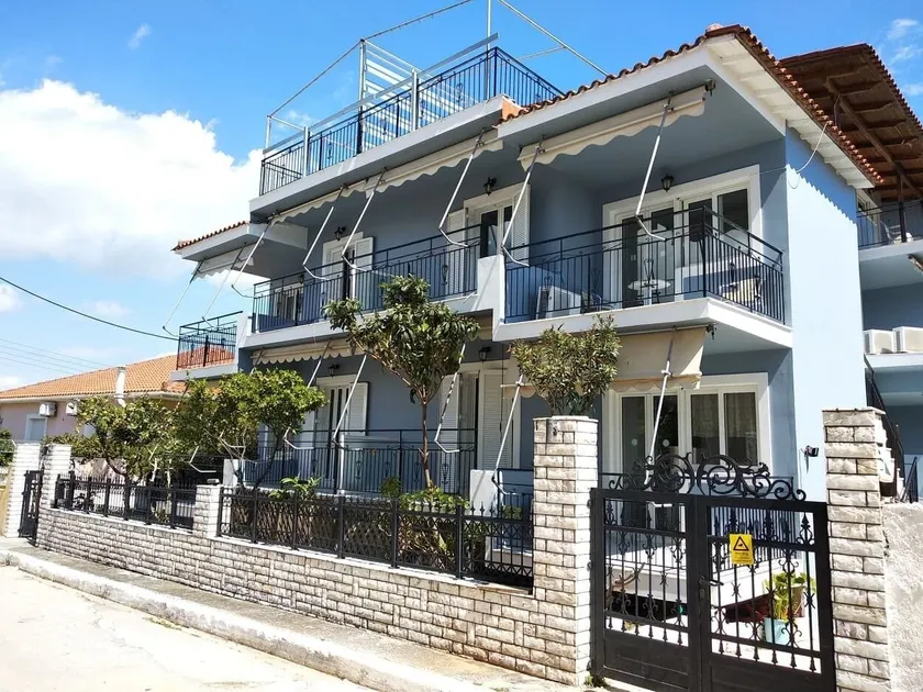 Poseidon Apartments - Image 1
