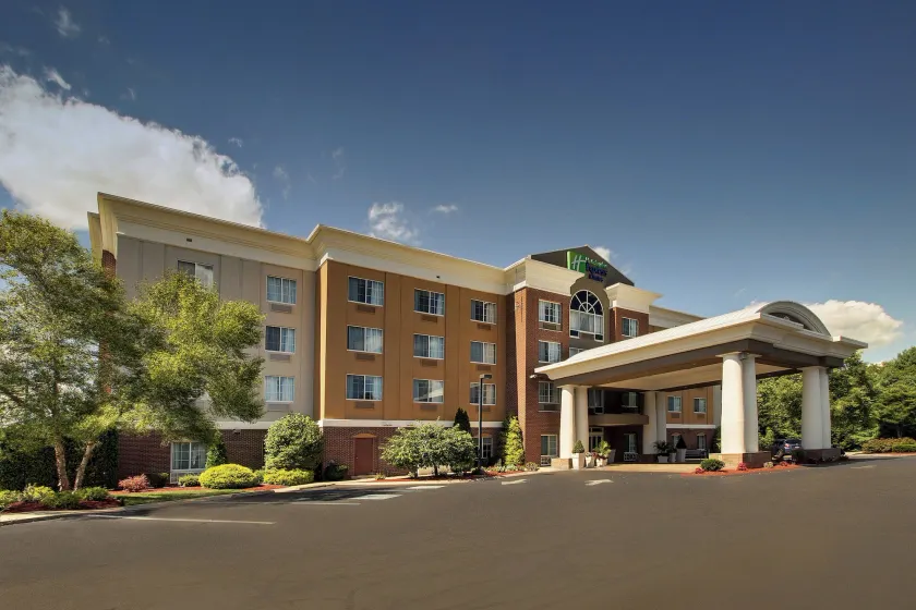 Holiday Inn Express Hotel & Suites Middleboro Raynham by IHG - Image 1
