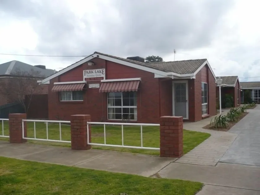 Parklake Holiday Units - Image 1