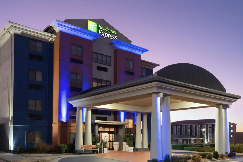 Holiday Inn Express & Suites Midwest City by IHG - Image 1