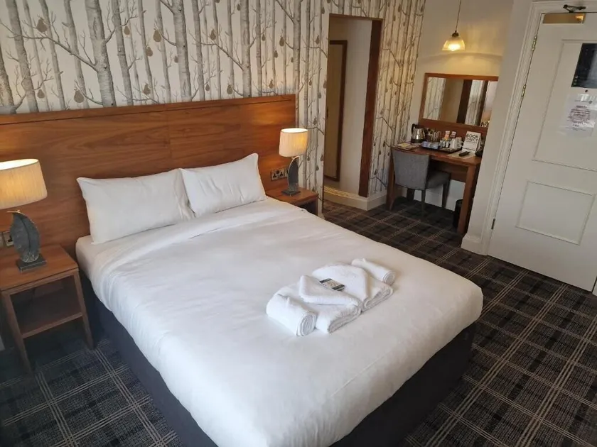 The Queen Hotel Wetherspoon - Room