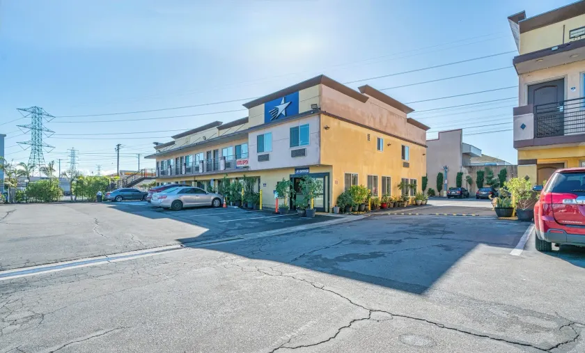 Starlight Inn South El Monte - Image 1