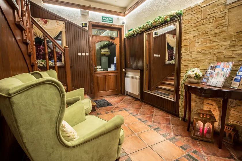OBERŻA POD RÓŻĄ restauracja, sauny, jacuzzi - Reception