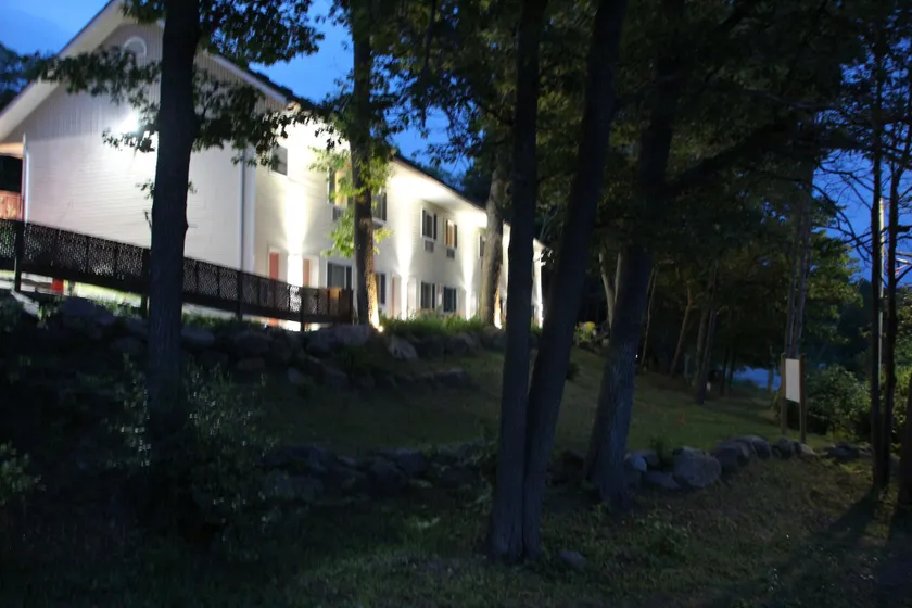 Crestwood Inn - Image 1
