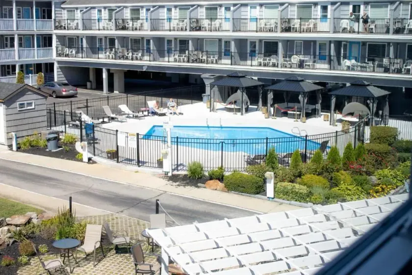 The Grand Beach Inn - Image 1