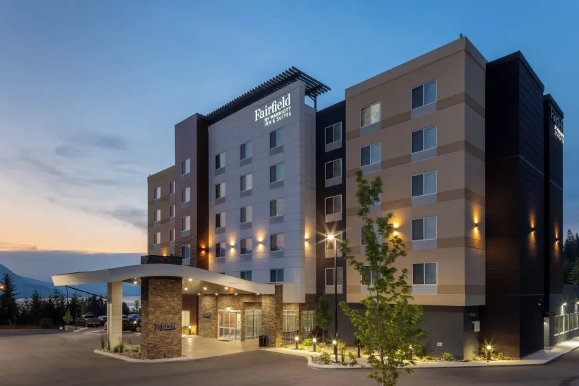Fairfield Inn & Suites by Marriott Salmon Arm - Image 1