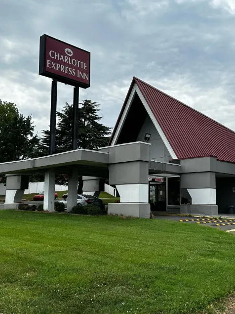 Loyalty Inn Charlotte Airport - Image 1