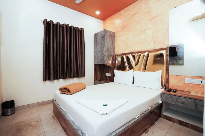 THE UNITED HOTEL - Image 1