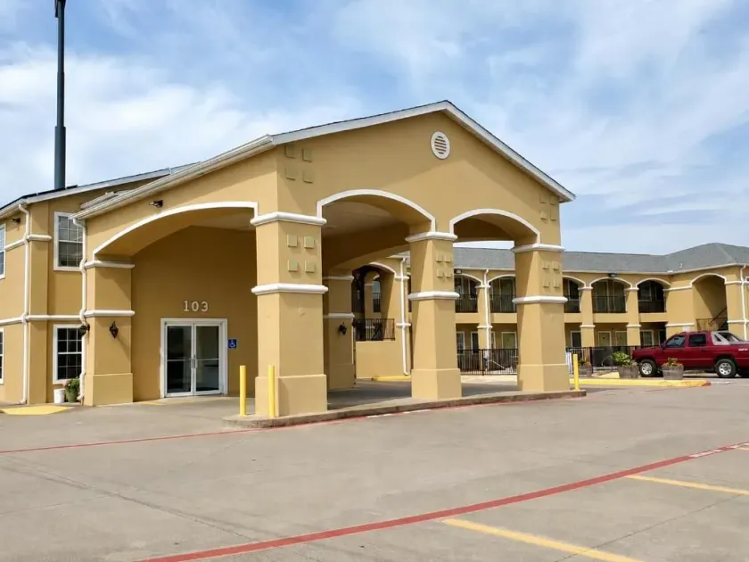 Scottish Inns & Suites Forney - Image 1