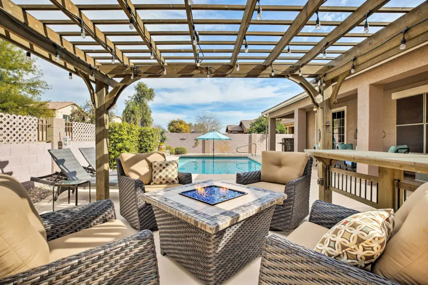 Family Home w/ Pool, BBQ & Fire Pit in Goodyear - Image 1