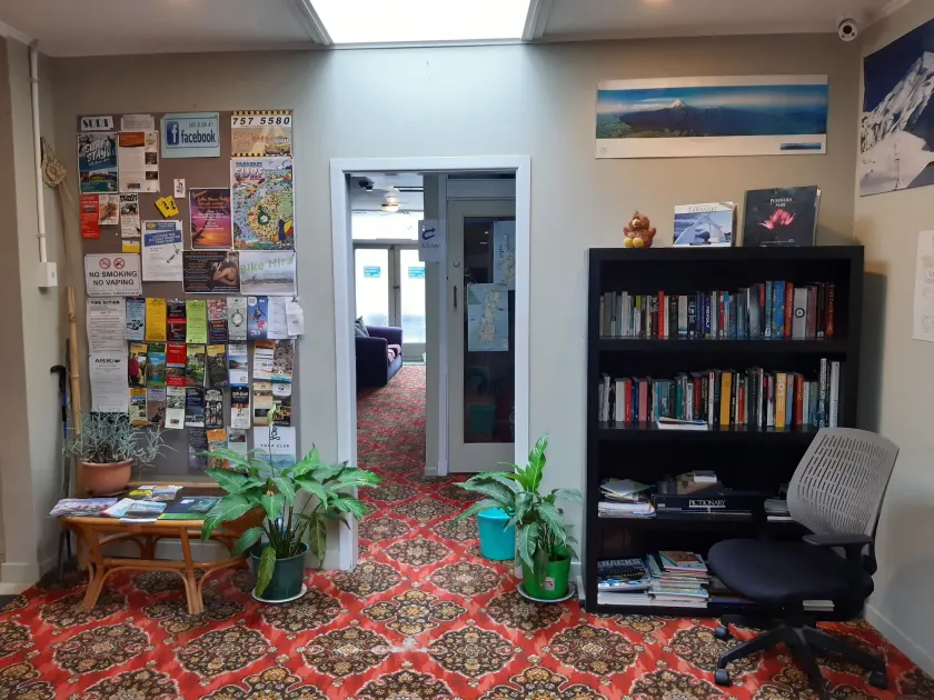 Ariki Backpackers - Coin salon dans le hall
