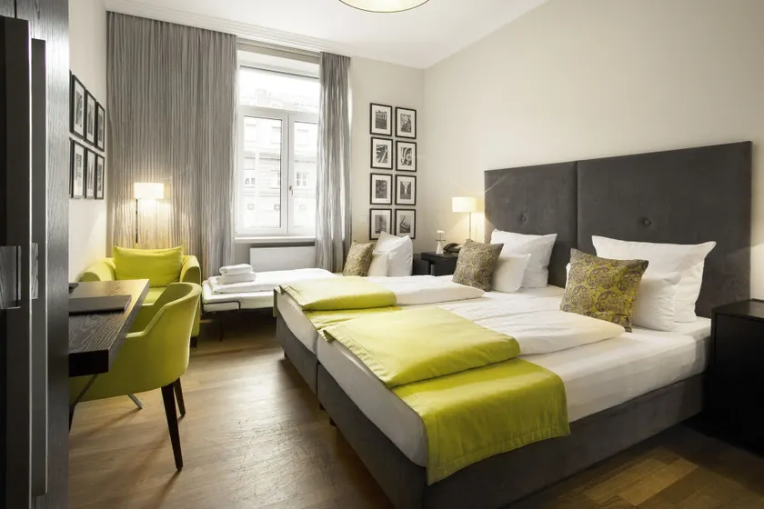 Hotel Hamburger Hof - Image 1