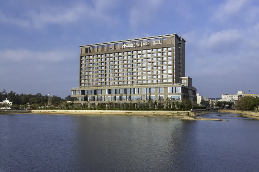 Golden Lake Hotel - Image 1