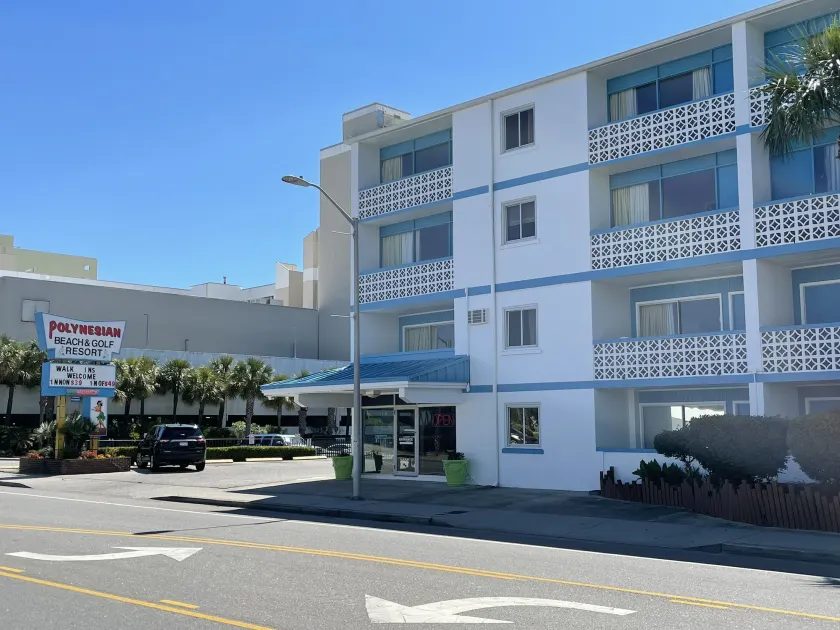 Polynesian Oceanfront Hotel - Image 1