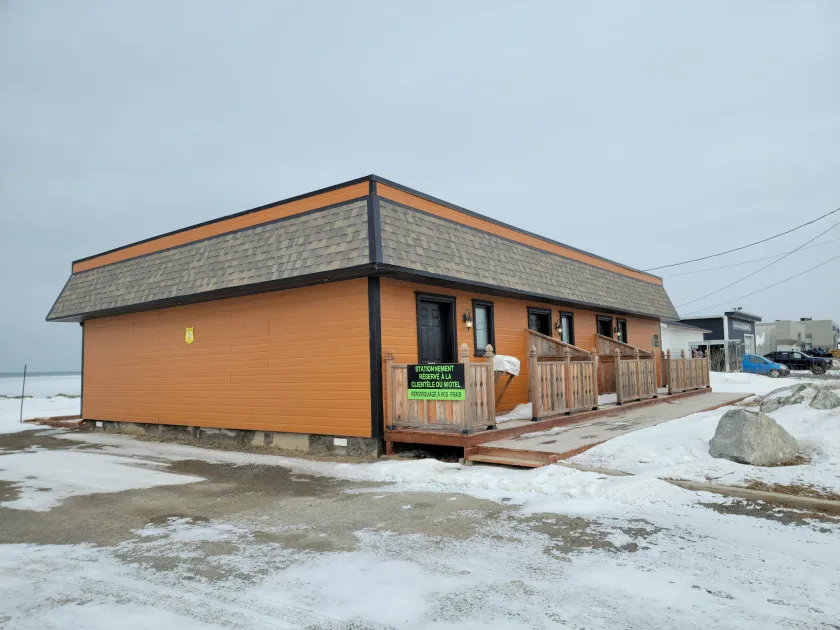 Motel Au Bord de l'Eau - Image 1