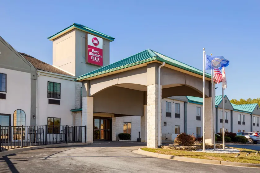 Best Western Plus South Hill Inn - Image 1