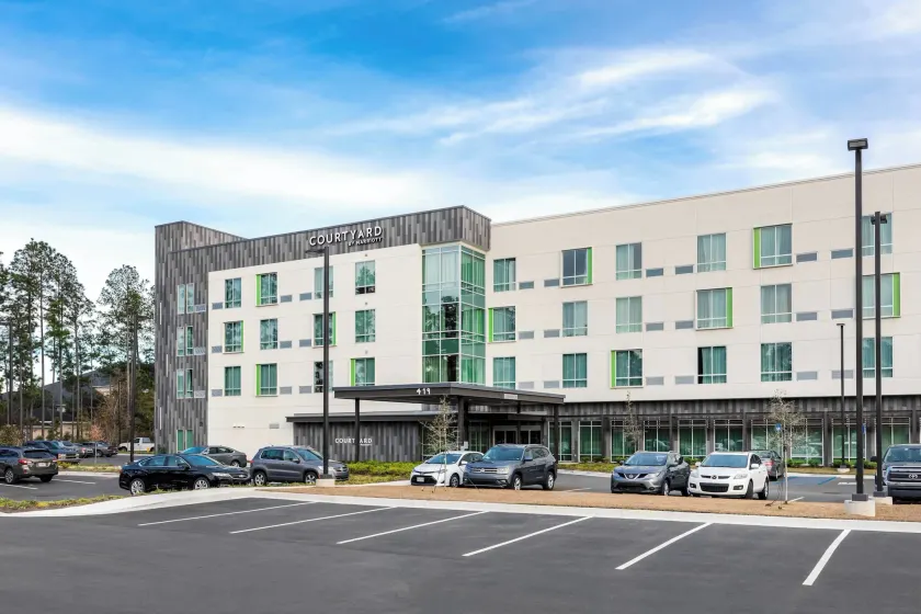 Courtyard by Marriott Savannah Airport - Image 1