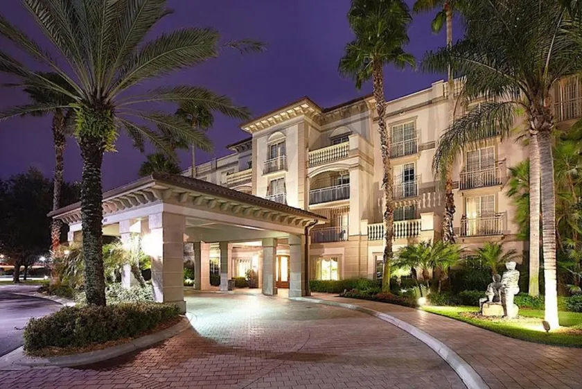 Trianon Bonita Bay Hotel - Image 1