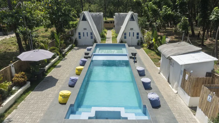 Costas De Liwa Bar & Beach Resort - Image 1