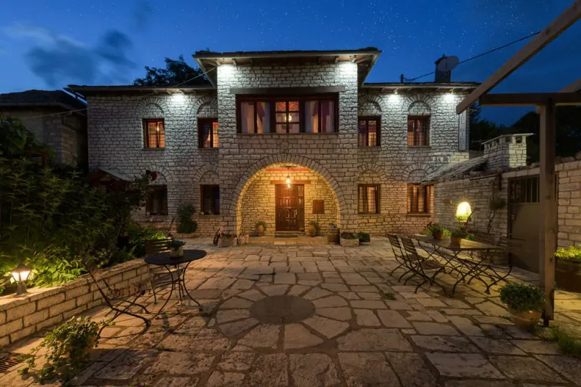 Vikos Hotel - Image 1